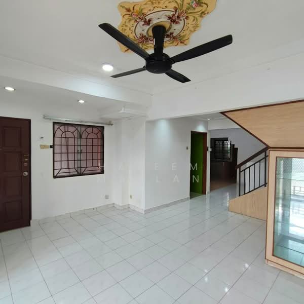 Rumah Teres 2 Tingkat untuk Disewa di Seksyen 8 (Bangi) - Haleem Mazlan - Living Room - PropertyGuru.com.my