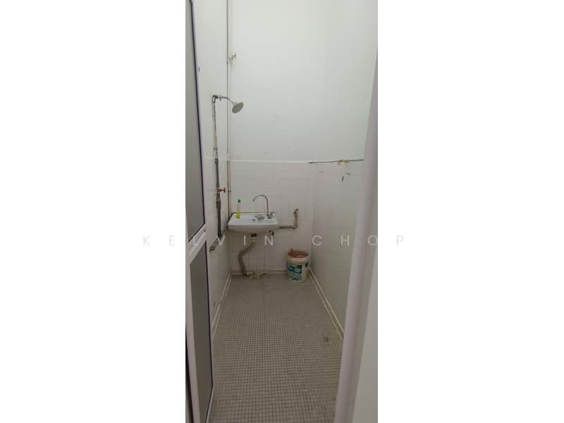 Rumah Teres 1 Tingkat untuk Disewa di Taman Johor Jaya (Johor Bahru) - Kelvin Chop - Bathroom - PropertyGuru.com.my