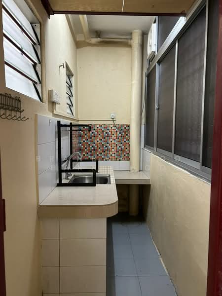 Apartment for Sale at Bayu Puteri - Brandon Soo Earn Khoo - Kitchen - PropertyGuru.com.my