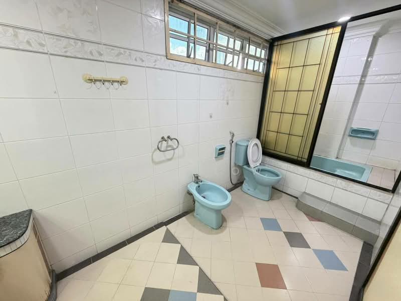 Semi-Detached House for Rent in Taman Pelangi (Johor Bahru) - Nick Low - Bathroom - PropertyGuru.com.my