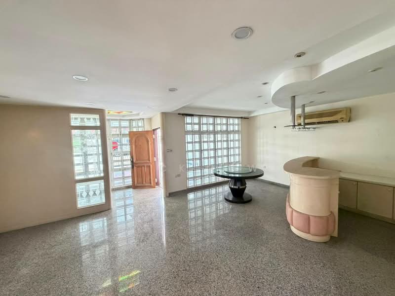 Semi-Detached House for Rent in Taman Pelangi (Johor Bahru) - Nick Low - Living Room - PropertyGuru.com.my