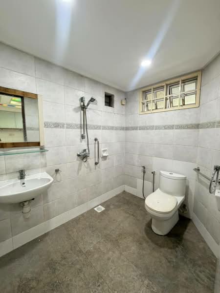 Semi-Detached House for Rent in Taman Pelangi (Johor Bahru) - Nick Low - Bathroom - PropertyGuru.com.my