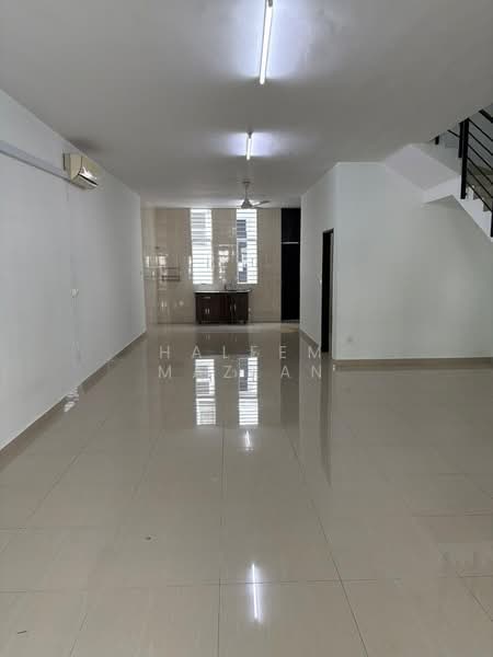 Rumah Teres 3 Tingkat untuk Disewa di Kajang (Selangor) - Halim Mazlan - Living Room - PropertyGuru.com.my