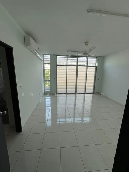 3-storey Terraced House for Rent in Taman Bangi Avenue (Bangi) - Rohani Daud - Living Room - PropertyGuru.com.my