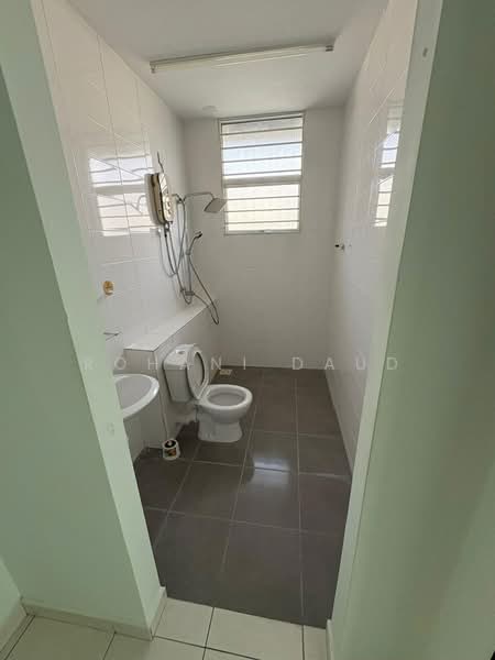 3-storey Terraced House for Rent in Taman Bangi Avenue (Bangi) - Rohani Daud - Bathroom - PropertyGuru.com.my