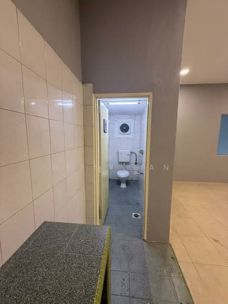 Factory for Rent in Taman Mount Austin (Tebrau) - Beyny Gan - Bathroom - PropertyGuru.com.my