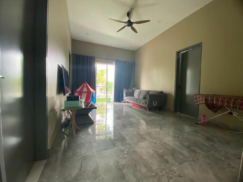 Rumah Teres 2 Tingkat untuk Disewa di Bandar Rimbayu (Telok Panglima Garang) - Miki You - Living Room - PropertyGuru.com.my