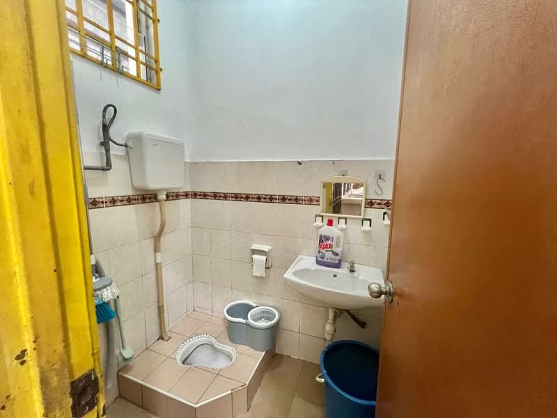 Rumah Teres 1 Tingkat untuk Disewa di Taman Setia Indah (Tebrau) - Nick Low - Bathroom - PropertyGuru.com.my