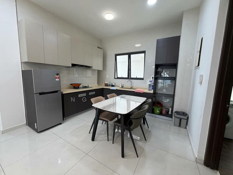 Kondominium untuk Dijual di Royal Strand @ Country Garden Danga Bay - NG ZEN XI - Kitchen - PropertyGuru.com.my