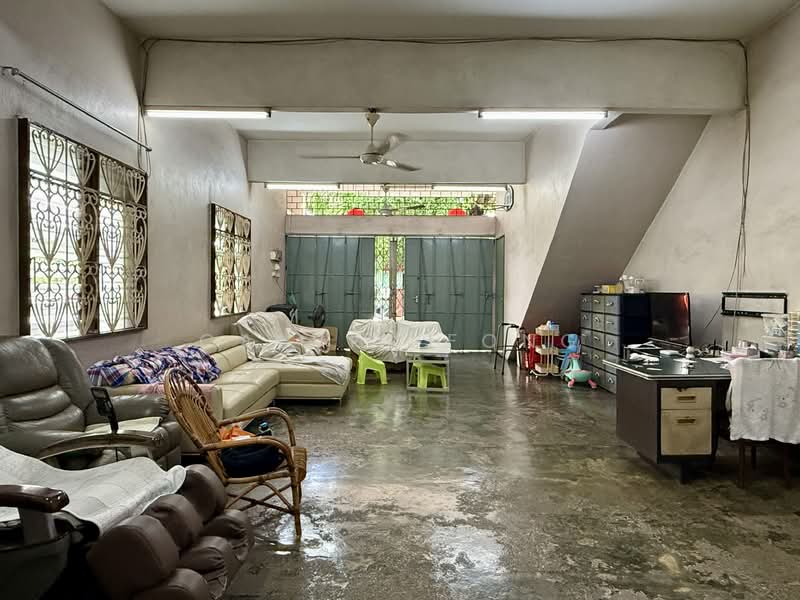 Kedai untuk Disewa di Taman Sri Bedong (Bedong) - Calvin Fong - Part of shop front - PropertyGuru.com.my