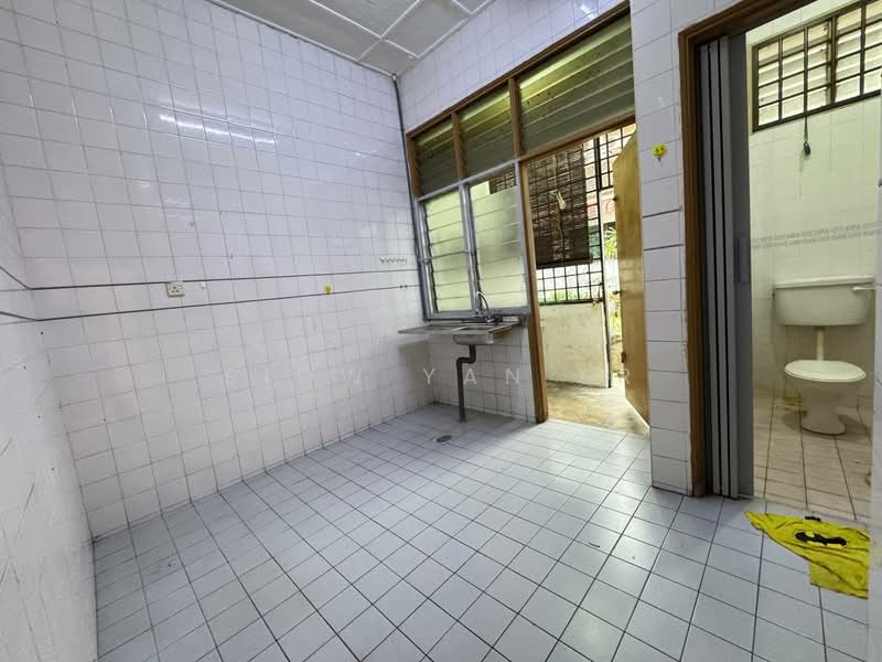Rumah Teres 1 Tingkat untuk Dijual di Taman Molek (Johor Bahru) - Siow Yan Er - Bathroom - PropertyGuru.com.my