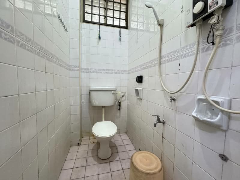 Rumah Teres 1 Tingkat untuk Dijual di Taman Molek (Johor Bahru) - Siow Yan Er - Bathroom - PropertyGuru.com.my