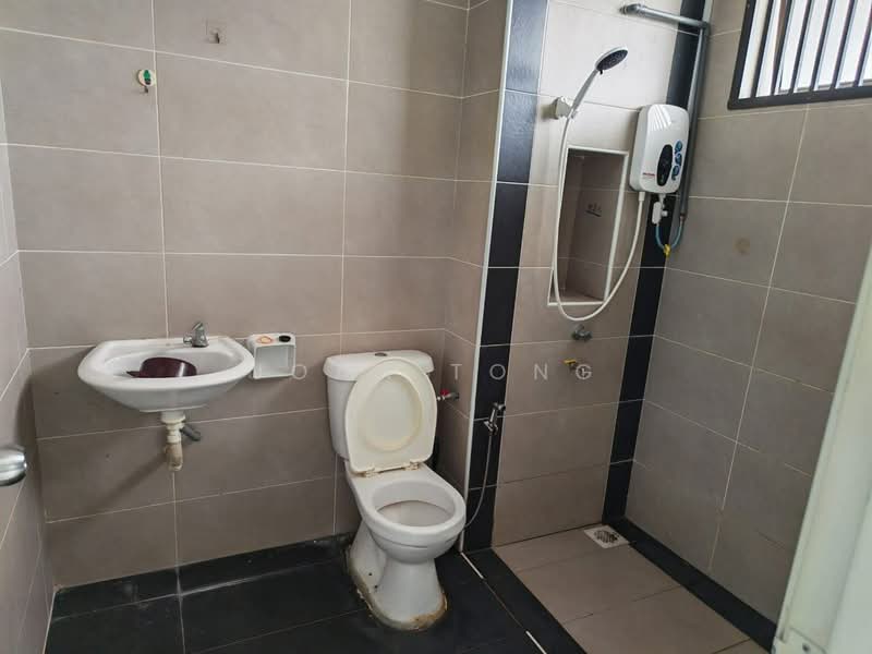 2-storey Terraced House for Sale in Bandar Tiram (Ulu Tiram) - Joan Tong - Bathroom - PropertyGuru.com.my
