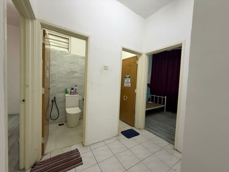 Rumah Flat untuk Dijual di Taman Pauh Indah - Aswad . - Bathroom - PropertyGuru.com.my
