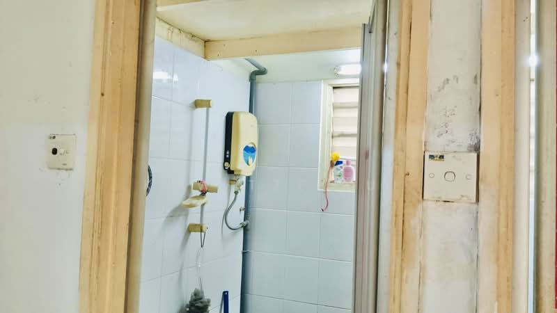 Pangsapuri untuk Dijual di Sri Subang Apartment - Kow Tze Fui - Bathroom - PropertyGuru.com.my