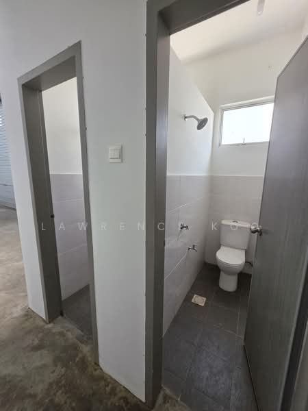 Factory for Sale in Ayer Keroh (Melaka) - Lawrence Koo - Bathroom - PropertyGuru.com.my