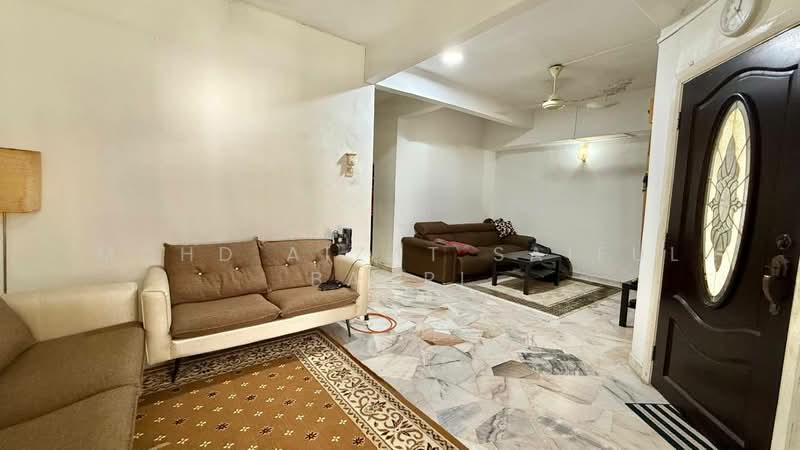 Rumah Teres 2 Tingkat untuk Dijual di Bandar Tun Hussein Onn (Cheras) - Mohd Aizat Saiful Bahri - Living Room - PropertyGuru.com.my