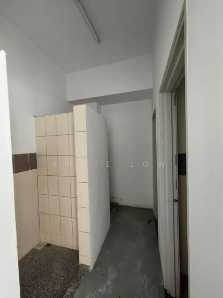 Shop for Sale in Bandar Seri Alam (Masai) - Annie Low - Interior - PropertyGuru.com.my