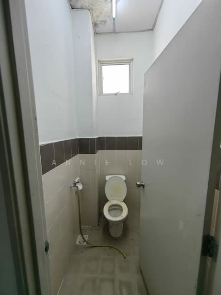 Shop for Sale in Bandar Seri Alam (Masai) - Annie Low - Bathroom - PropertyGuru.com.my