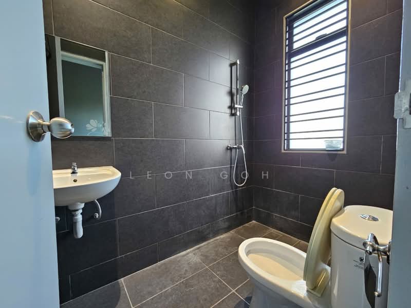 Rumah Teres 2 Tingkat untuk Dijual di Tanjong Duabelas (Selangor) - Leon Goh - Bathroom - PropertyGuru.com.my