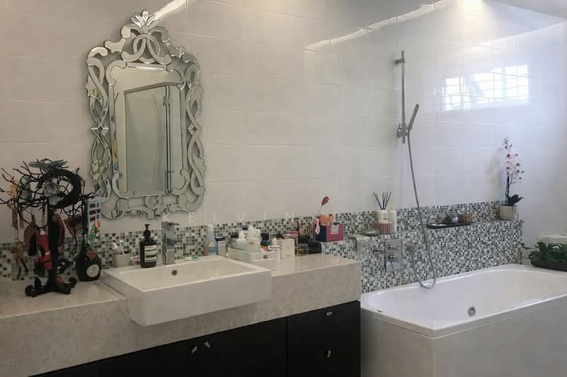 3-storey Terraced House for Sale in Tanjung Bungah (Penang) - Kelvin Lee - Bathroom - PropertyGuru.com.my