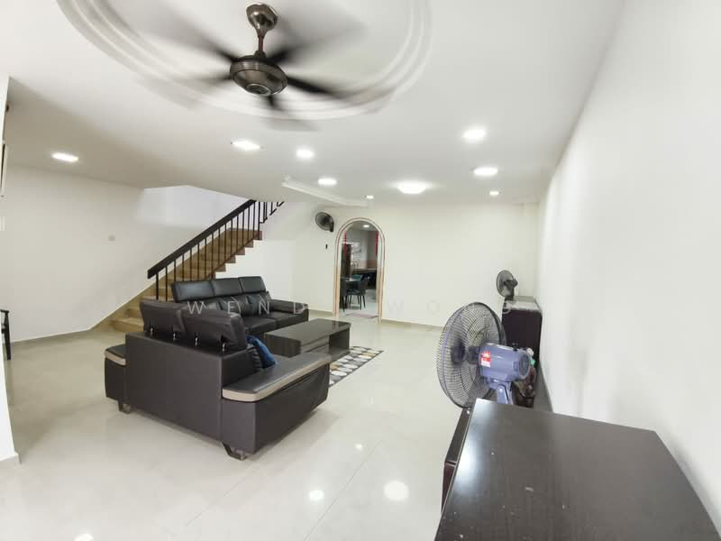 Rumah Teres 2 Tingkat untuk Disewa di Taman Desa Jaya (Johor Bahru) - Wendy Wong - Living Room - PropertyGuru.com.my