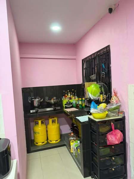 1-storey Terraced House for Rent in Permas Jaya (Johor) - Robbie Tan - Kitchen - PropertyGuru.com.my