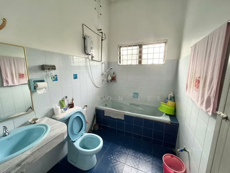 Rumah Banglo untuk Dijual di Taman Garing Jaya (Rawang) - Samson Lee - Bathroom - PropertyGuru.com.my