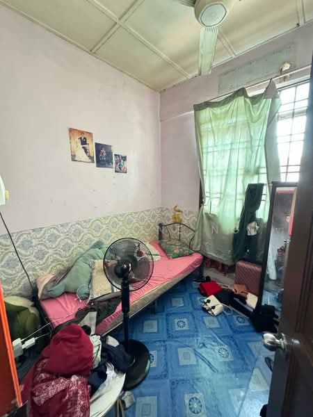 Rumah Teres 2 Tingkat untuk Dijual di Taman Mawar (Pasir Gudang) - Pauline Ng - Bedroom - PropertyGuru.com.my