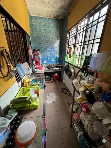 Rumah Teres 2 Tingkat untuk Dijual di Taman Mawar (Pasir Gudang) - Pauline Ng - Kitchen - PropertyGuru.com.my