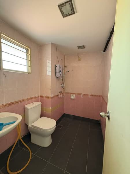 Kondominium untuk Dijual di Pertiwi Indah - Alan Lee - Bathroom - PropertyGuru.com.my