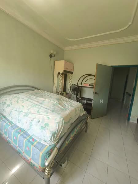 2-storey Terraced House for Sale in Taman Molek (Johor Bahru) - Jong Chen - Bedroom - PropertyGuru.com.my
