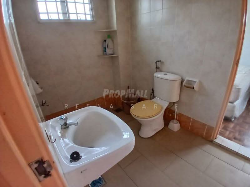 Rumah Teres 2 Tingkat untuk Dijual di Denai Alam (Shah Alam) - Reena Sarif - Bathroom - PropertyGuru.com.my