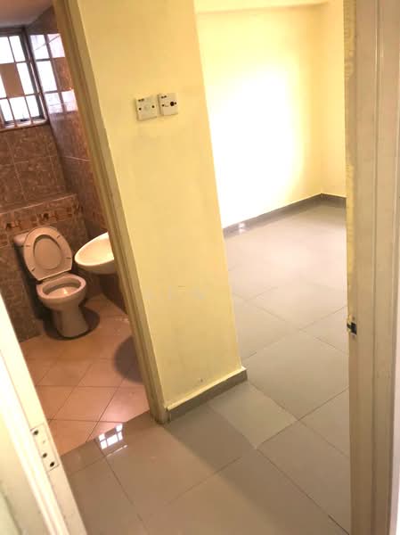 Kondominium untuk Disewa di Kepong Sentral Condominium - Kew . - Bathroom - PropertyGuru.com.my