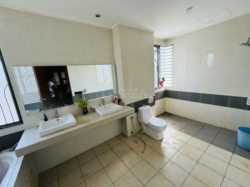 3-storey Terraced House for Sale in Shah Alam (Selangor) - Reena Sarif - Bathroom - PropertyGuru.com.my