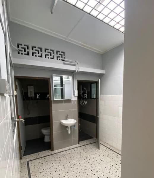 1-storey Terraced House for Sale in Taman Century (Johor Bahru) - Katherine Low - Bathroom - PropertyGuru.com.my