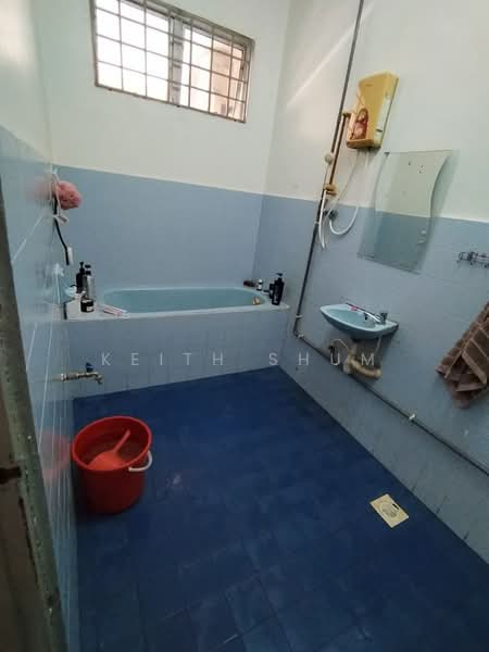 2-storey Terraced House for Sale in Taman Bukit Kempas (Tampoi) - Keith Shum - Bathroom - PropertyGuru.com.my