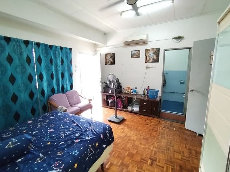 2-storey Terraced House for Sale in Taman Bukit Kempas (Tampoi) - Keith Shum - Bedroom - PropertyGuru.com.my