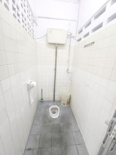 1-storey Terraced House for Sale in Taman Ungku Tun Aminah (Skudai) - Keith Shum - Bathroom - PropertyGuru.com.my
