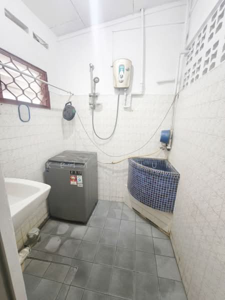 1-storey Terraced House for Sale in Taman Ungku Tun Aminah (Skudai) - Keith Shum - Bathroom - PropertyGuru.com.my