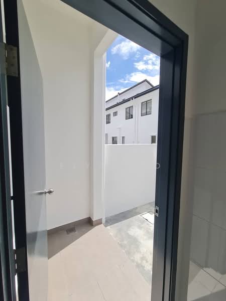 Rumah Teres 2 Tingkat untuk Dijual di Bandar Rimbayu (Telok Panglima Garang) - Elyn Soo - Exterior - PropertyGuru.com.my
