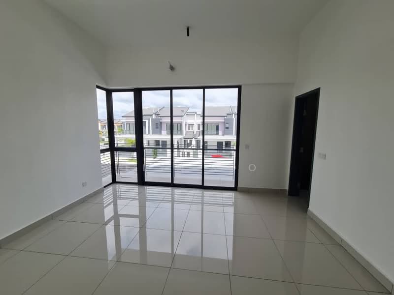 Rumah Teres 2 Tingkat untuk Dijual di Bandar Rimbayu (Telok Panglima Garang) - Elyn Soo - Living Room - PropertyGuru.com.my