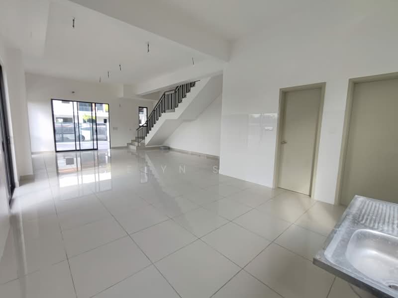Rumah Teres 2 Tingkat untuk Dijual di Bandar Rimbayu (Telok Panglima Garang) - Elyn Soo - Living Room - PropertyGuru.com.my
