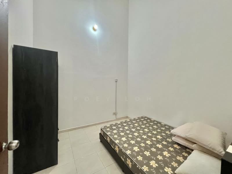 Rumah Teres 1 Tingkat untuk Disewa di Taman Setia Indah (Tebrau) - Poey Loh - Bedroom - PropertyGuru.com.my