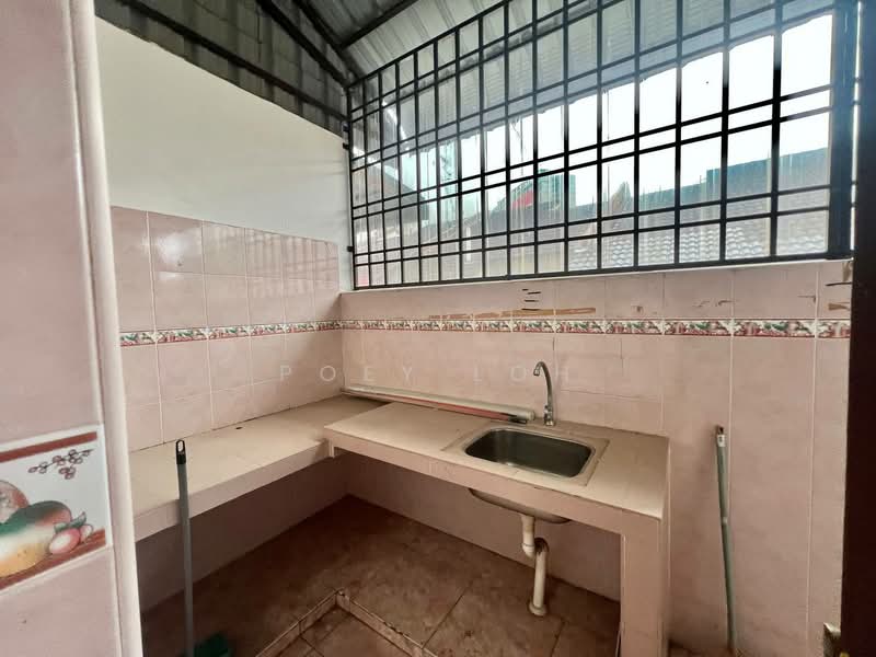 Rumah Teres 1 Tingkat untuk Disewa di Taman Setia Indah (Tebrau) - Poey Loh - Kitchen - PropertyGuru.com.my