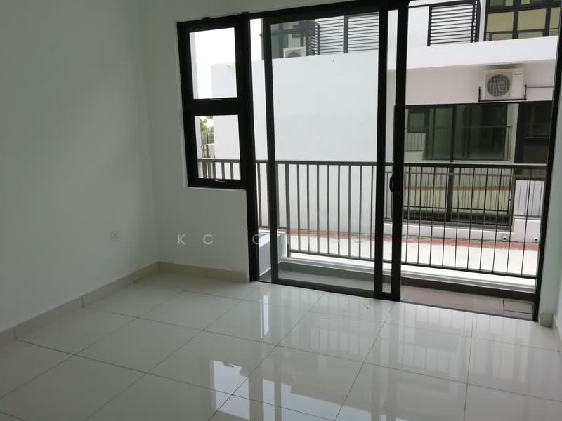 Rumah Teres 2 Tingkat untuk Dijual di Elmina (Shah Alam) - KC Cheah - Balcony - PropertyGuru.com.my