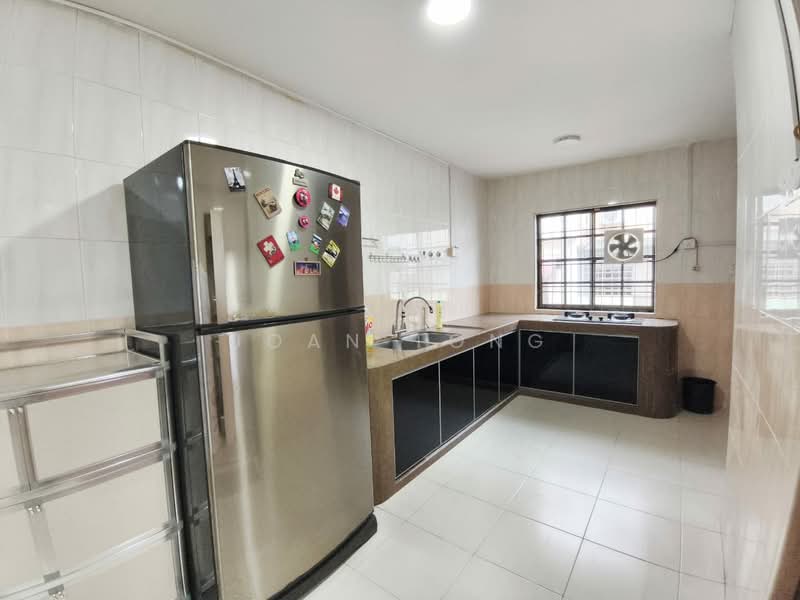 Rumah Teres 2 Tingkat untuk Disewa di Taman Desa Jaya (Johor Bahru) - Joan Tong - Kitchen - PropertyGuru.com.my