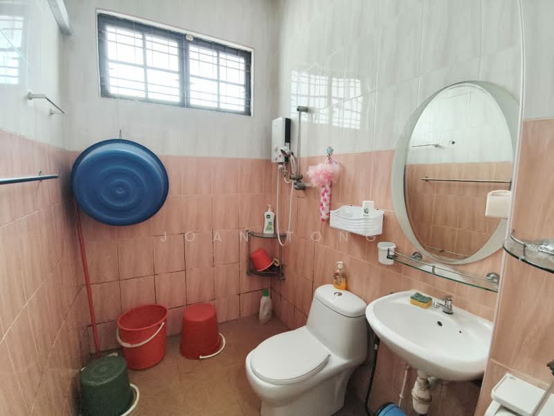 Rumah Teres 2 Tingkat untuk Disewa di Taman Desa Jaya (Johor Bahru) - Joan Tong - Bathroom - PropertyGuru.com.my
