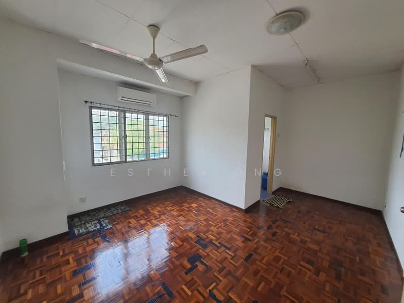 2-storey Terraced House for Sale in Bandar Putra Permai (Seri Kembangan) - Esther Ong - Living Room - PropertyGuru.com.my