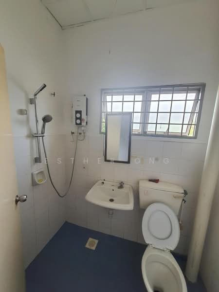 2-storey Terraced House for Sale in Bandar Putra Permai (Seri Kembangan) - Esther Ong - Bathroom - PropertyGuru.com.my